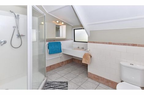Photo of property in 2/10 Mcinnes Road, Weymouth, Auckland, 2103
