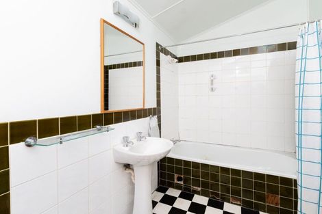 Photo of property in 73 Marine Parade, Eastbourne, Lower Hutt, 5013