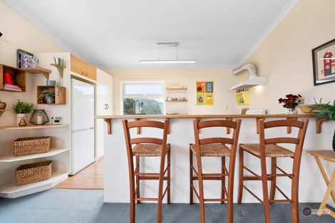 Photo of property in 5 Honeysuckle Grove, Maungaraki, Lower Hutt, 5010