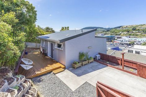 Photo of property in 6b Rewa Terrace, Tawa, Wellington, 5028