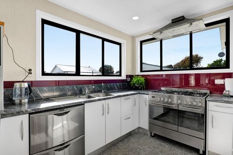 Photo of property in 82 Blake Street, Waitara, 4320