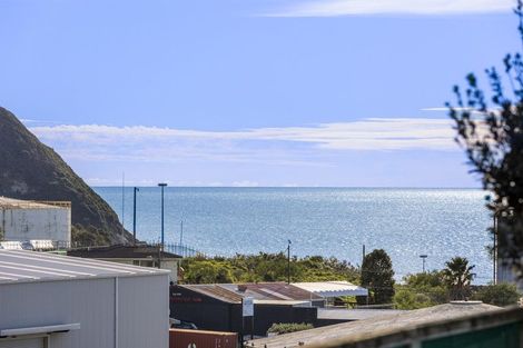 Photo of property in 32 Ngamotu Road, Moturoa, New Plymouth, 4310