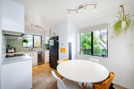 Photo of property in 27 Newton Place, Westbrook, Palmerston North, 4412