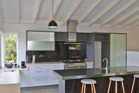 Photo of property in 17 Wonderview Road, Leigh, 0985