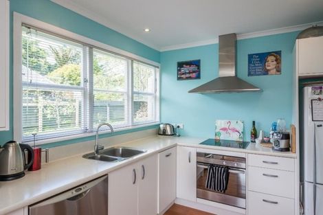 Photo of property in 3 Sunny Glen, Waikanae, 5036