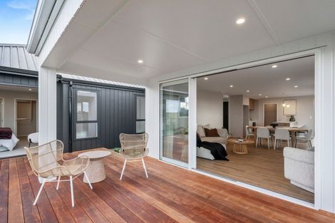 Photo of property in 42 Opouatu Avenue, Glenbrook, 2681