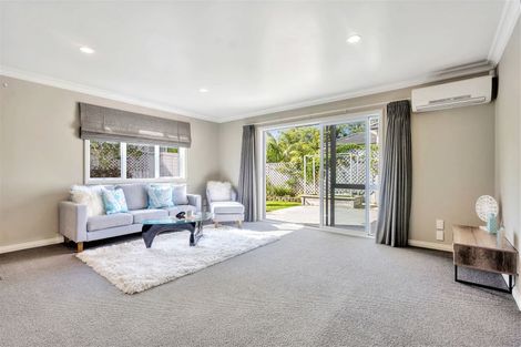 Photo of property in 10 Nirmal Place, Sunnyvale, Auckland, 0612