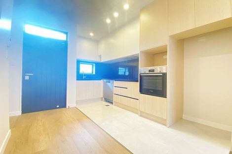 Photo of property in 32 Kuaha Road, Massey, Auckland, 0614