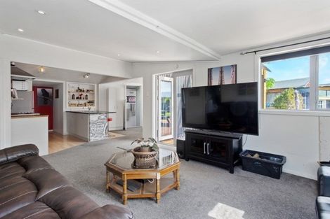 Photo of property in 16 Penfold Square, Leithfield, 7481