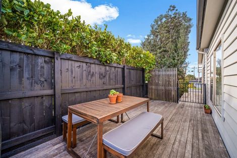Photo of property in 98 Huia Road, Point Chevalier, Auckland, 1022