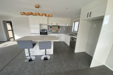 Photo of property in 30 Lewisham Street, Highland Park, Auckland, 2010