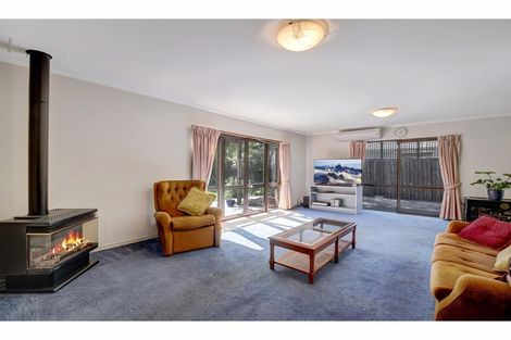 Photo of property in 30 Derenzy Place, Avonhead, Christchurch, 8042