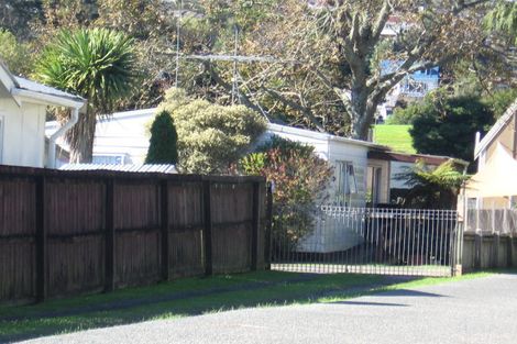 Photo of property in 2/93 Kaurilands Road, Titirangi, Auckland, 0604