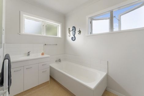 Photo of property in 28 Freemans Road, Otaki, 5512