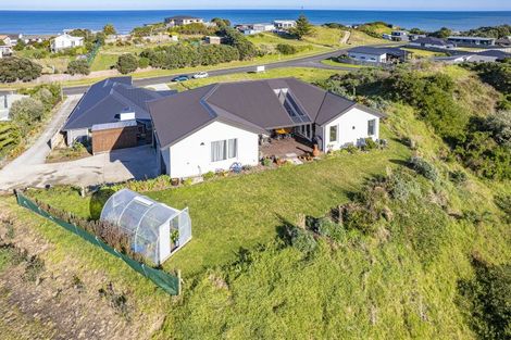 Photo of property in 12 Longbeach Drive, Castlecliff, Whanganui, 4501