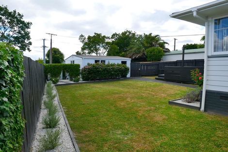 Photo of property in 12 Duncan Avenue, Te Atatu South, Auckland, 0610