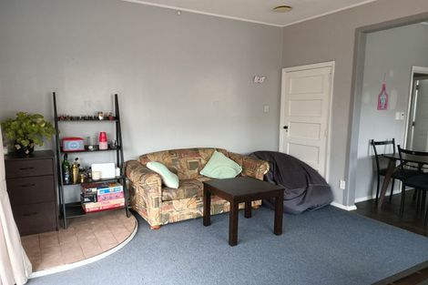 Photo of property in 9 Waiohua Road, Greenlane, Auckland, 1061