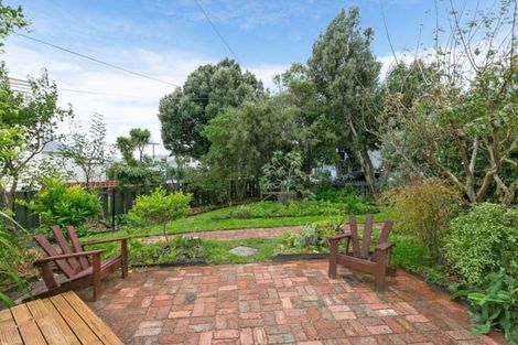 Photo of property in 16 Chatham Street, Berhampore, Wellington, 6023