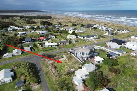 Photo of property in 2 Nelson Street, Foxton Beach, Foxton, 4815