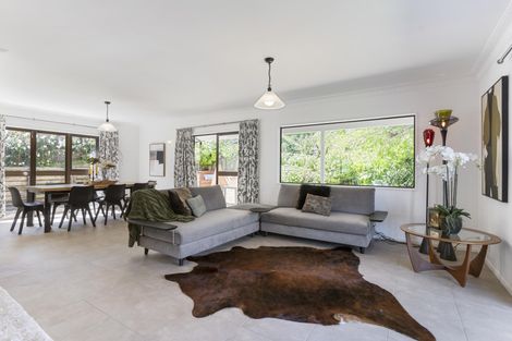 Photo of property in 27 Lexington Drive, Botany Downs, Auckland, 2010