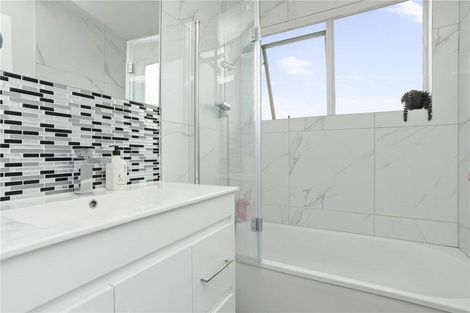 Photo of property in 1/78 West Coast Road, Glen Eden, Auckland, 0602