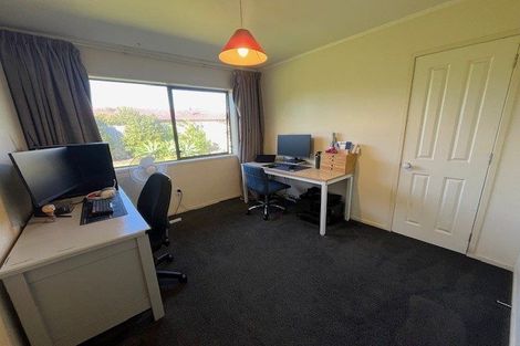 Photo of property in 32 Jillteresa Crescent, Half Moon Bay, Auckland, 2012