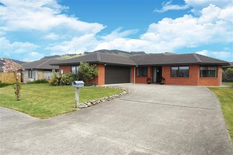 Photo of property in 24 Percy Kinsman Crescent, Riverstone Terraces, Upper Hutt, 5018