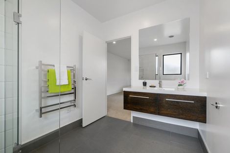 Photo of property in 28 Kilmacrennan Drive, Rosehill, Papakura, 2113