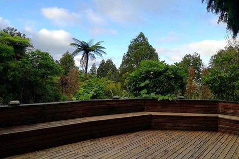 Photo of property in 554 Scenic Drive, Waiatarua, Auckland, 0612