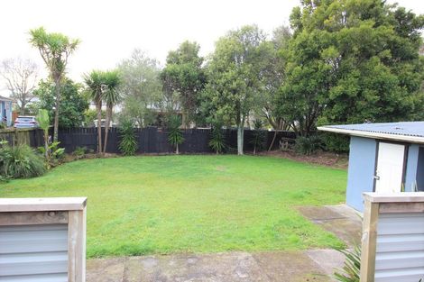 Photo of property in 2/5 Mannering Place, Hillcrest, Auckland, 0627