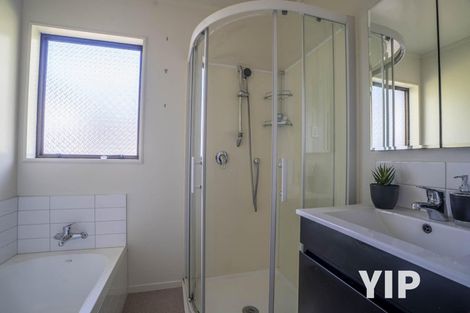 Photo of property in 30 Guadeloupe Crescent, Grenada Village, Wellington, 6037