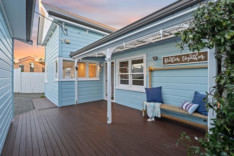 Photo of property in 1047 Whangaparaoa Road, Tindalls Beach, Whangaparaoa, 0930