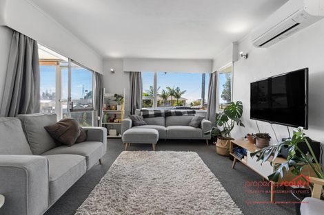 Photo of property in 260 Hepburn Road, Glendene, Auckland, 0602