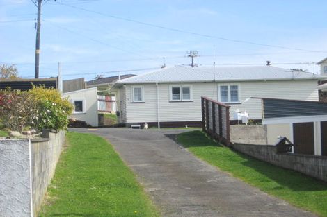 Photo of property in 15d Rospeath Crescent, Spotswood, New Plymouth, 4310