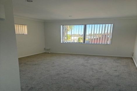 Photo of property in 65 Rising Parade, Fairview Heights, Auckland, 0632