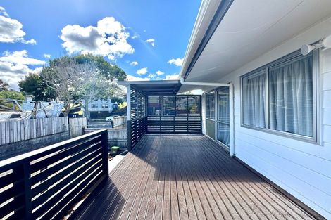 Photo of property in 23 Everglade Drive, Goodwood Heights, Auckland, 2105