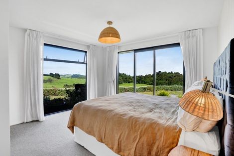 Photo of property in 956 Richmond Road, Lepperton, New Plymouth, 4373