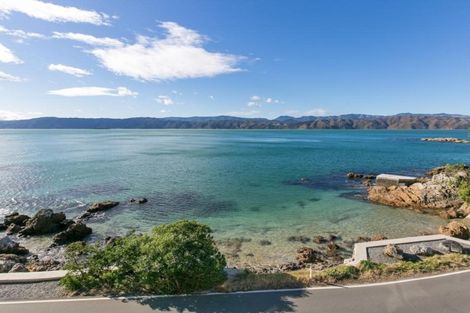 Photo of property in 379 Karaka Bay Road, Karaka Bays, Wellington, 6022