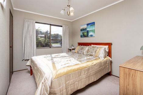 Photo of property in 134 Chelsea View Drive, Chatswood, Auckland, 0626
