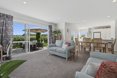 Photo of property in 11 Rochfort Crescent, Pyes Pa, Tauranga, 3112