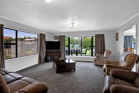 Photo of property in 11 County Drive, Hawera, 4610