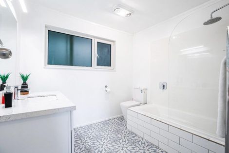 Photo of property in 15 Arde Place, Massey, Auckland, 0614