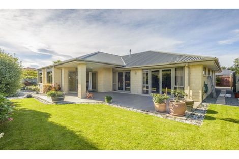 Photo of property in 33 Bottle Lake Drive, Parklands, Christchurch, 8083
