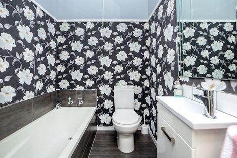 Photo of property in 22 Mahupuku Street, Greytown, 5712