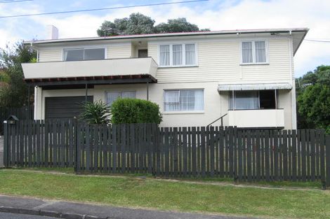 Photo of property in 2/30 Barron Drive, Green Bay, Auckland, 0604