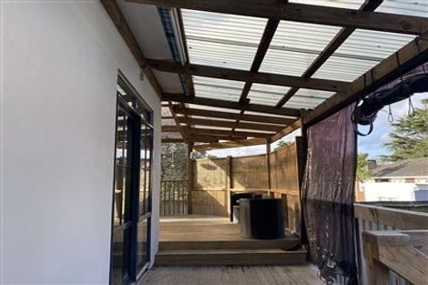 Photo of property in 15a Kiernan Place, Kelston, Auckland, 0602