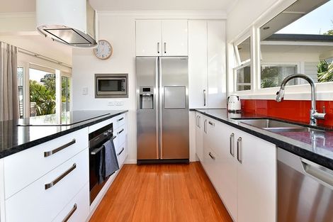 Photo of property in 2 Carento Way, Stanmore Bay, Whangaparaoa, 0932