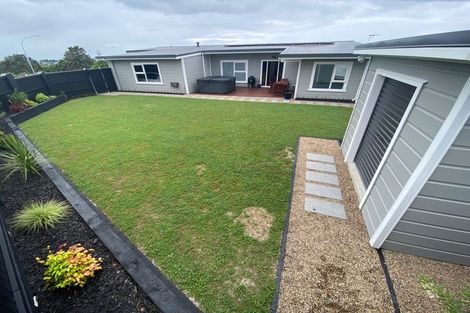 Photo of property in 927 East Coast Road, Northcross, Auckland, 0632