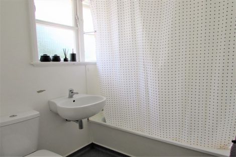 Photo of property in 60 Oxford Terrace, Epuni, Lower Hutt, 5011