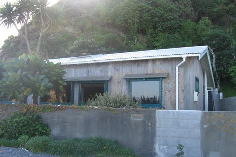 Photo of property in 401 Marine Drive, Mahina Bay, Lower Hutt, 5013
